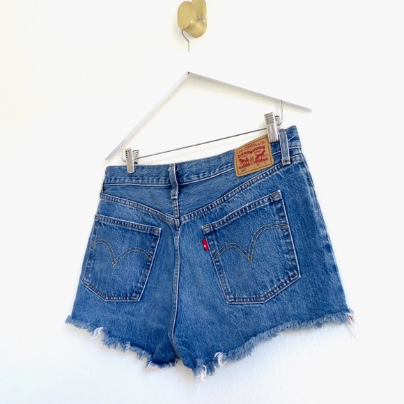 NEW! Levi's 501 Denim Jean Shorts Distressed Button Fly Cutoff Blue SZ 32 - Picture 4 of 6